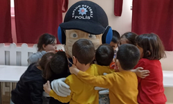 Eskişehir'de polis ekipleri öğrencileri ziyaret etti