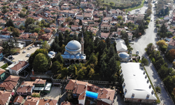 Eskişehir’in Tarihi Kurşunlu Camisi turistlerden yoğun ilgi görüyor