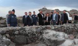 Vali Aksoy Karacahisar Kalesi’ndeki arkeolojik çalışmaları inceledi