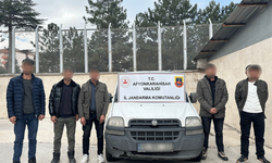 Jandarmanın durdurduğu araçta 5 düzensiz göçmen yakalandı