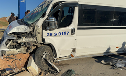 Eskişehir'de korkunç kaza: İşçi servisleri çarpıştı, 10 yaralı