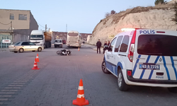 Otomobille motosiklet çarpıştı: 1 kişi yaralandı