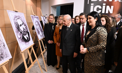 MHP lideri Devlet Bahçeli, sergi salonunu ziyaret etti.