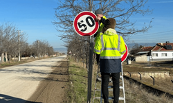 Alpu'da trafik işaret ve levhaları yenilendi