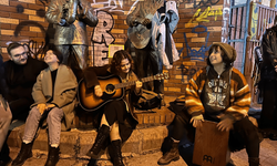Eskişehir'de sokak müzisyenleri yılbaşı kutlamalarına renk kattı