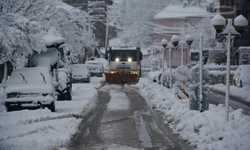 İnönü'de karla mücadele çalışmaları sürüyor