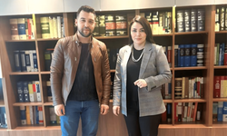 Pınar Turhanoglu, broşür dağıtırken mağdur olan Abdülkadir'le buluştu