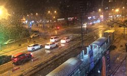 Eskişehir'de beklenen kar yağışı başladı!
