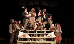 Eskişehir Şehir Tiyatroları’nın kapalı gişe oynayan oyunu Ayak Bacak Fabrikası İstanbul'da