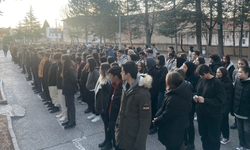Eskişehir'de öğrenciler saygı duruşuna geçti: 6 Şubat depremi okullarda anıldı