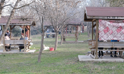 Güzel havayı fırsat bilen Eskişehirliler park ve bahçelerin yolunu tuttu