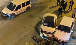 Eskişehir'de iki otomobil kafa kafaya çarpıştı