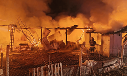 Eskişehir'de korkutan yangın: Ahır alev alev yandı!