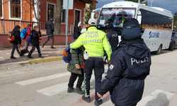 Eskişehir'de polis ve jandarmadan okul önlerinde ortak denetim
