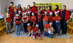 Genç Kızılay Ahmet Olcay İlkokulu'nda miniklerle buluştu