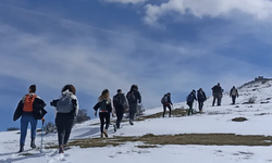 Eskişehirli doğa tutkunlarından karlar altında 14 kilometrelik yürüyüş