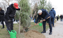 Eskişehir'de hayatını kaybeden öğretim üyesi anne ve kızı anısına ağaç dikildi