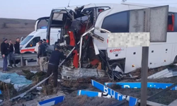 Eskişehir'de yolcu otobüsü, bariyerlere girdi: Yaralılar var