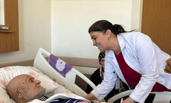 Yunus Emre Devlet Hastanesi personellerinden "Yaşlılar Haftası" ziyaretleri