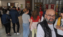 Eskişehir'deki okullarda oy kullanma yoğunluğu sürüyor