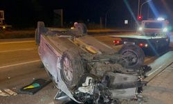 Eskişehir'de feci kaza: Direğe çarpan otomobil takla attı
