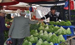 Eskişehir'de pazar tezgahlarına yaz geldi: Havalar ısındı fiyatlar düştü