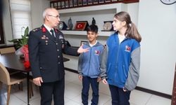 Ortaokul öğrencilerinden Eskişehir İl Jandarma Komutanlığı'na ziyaret