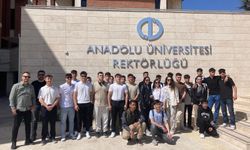 Sakarya Gençlik Merkezi öğrencileri Anadolu Üniversitesi'ni gezdi