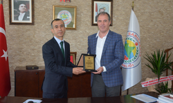 Sarıcakaya Belediye Başkanı seçilen Ahmet Dönmez görevi devraldı