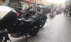 Eskişehir'de kaldırıma park edilen motosikletler tepki topladı