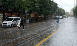 Eskişehir'de sağanak yağış etkili oldu