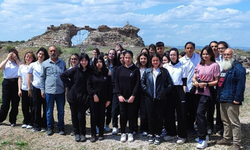 Öğrenciler Turizm Haftası kutlamaları kapsamında Karacahisar Kalesi'ni gezdi