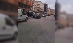 Yabancı uyruklu şahıslar sokak ortasında kavga etti