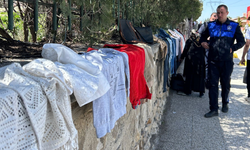 Eskişehir'de zabıta hastane bahçesinde izinsiz kıyafet satan seyyar satıcılara göz açtırmadı