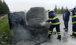 Eskişehir'de seyir halindeki otomobil alev alev yandı