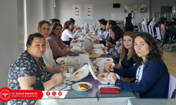 Eskişehir Yunus Emre Devlet Hastanesi'nde personeller kahvaltıda bir araya geldi