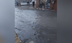 Eskişehir'de yağan yağmur sonrası sokaklar göle döndü