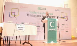 Eskişehir Aile ve Sosyal Hizmetler İl Müdürü Bayrak Yeşilay Münazara Turnuvası'nda konuştu