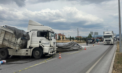 Komşuda tırla kamyonetin çarpıştığı kazada 2 kişi öldü