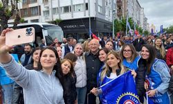 Utku Çakırözer 1 Mayıs yürüyüşüne katıldı