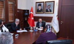 Vali Hüseyin Aksoy halk günü toplantısında vatandaşlarla bir araya geldi