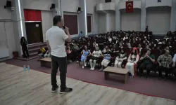 Lise öğrencilerine mezuniyet sonrası iş imkanları anlatıldı