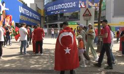 Türk taraftarlardan millilere yoğun destek