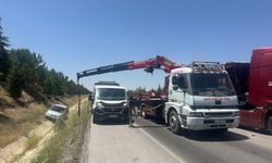 Afyon'da şarampole devrilen otomobilde 3 kişi yaralandı