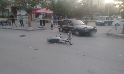 Afyon'da feci kaza: Otomobille çarpışan motosikletteki 2 genç ağır yaralandı