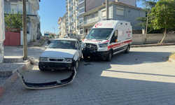 Afyon'da ambulansın karıştığı kazada 2 sağlık görevlisi yaralandı