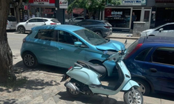 Atatürk Caddesi'nde maddi hasarlı kaza