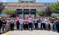 Hak-İş/Hizmet-İş Sendikası temsilcileri Eskişehir Şehir Hastanesi'nde eylem yaptı