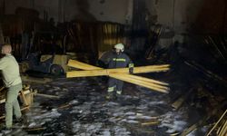 Eskişehir'de korkutan yangın: Kereste deposu küle döndü