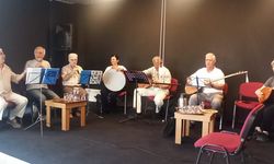 Eskişehir'de deneyimli vatandaşlar Türk Halk Müziğiyle eğlendi
